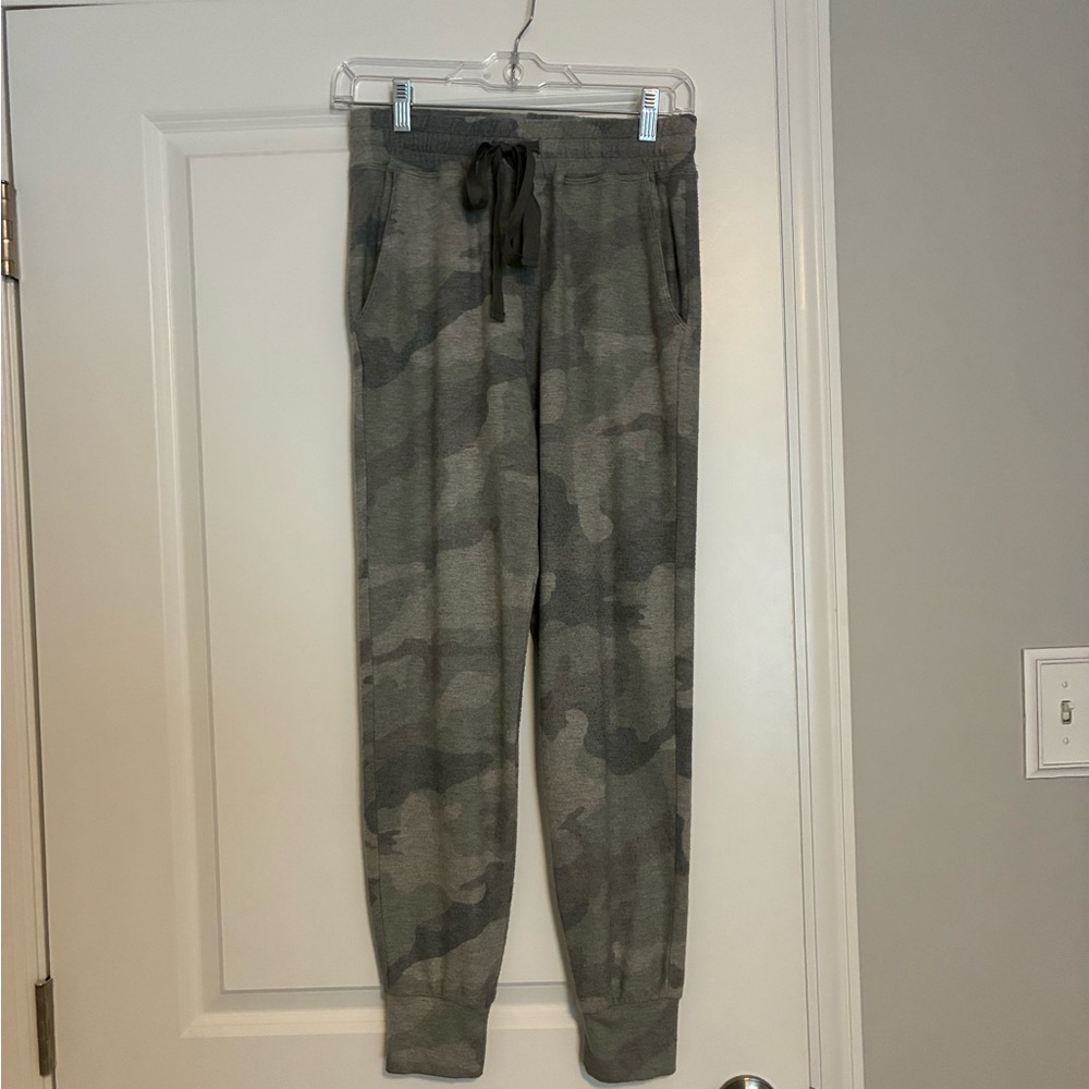 Sundry Camo Joggers - Picture 5 of 7